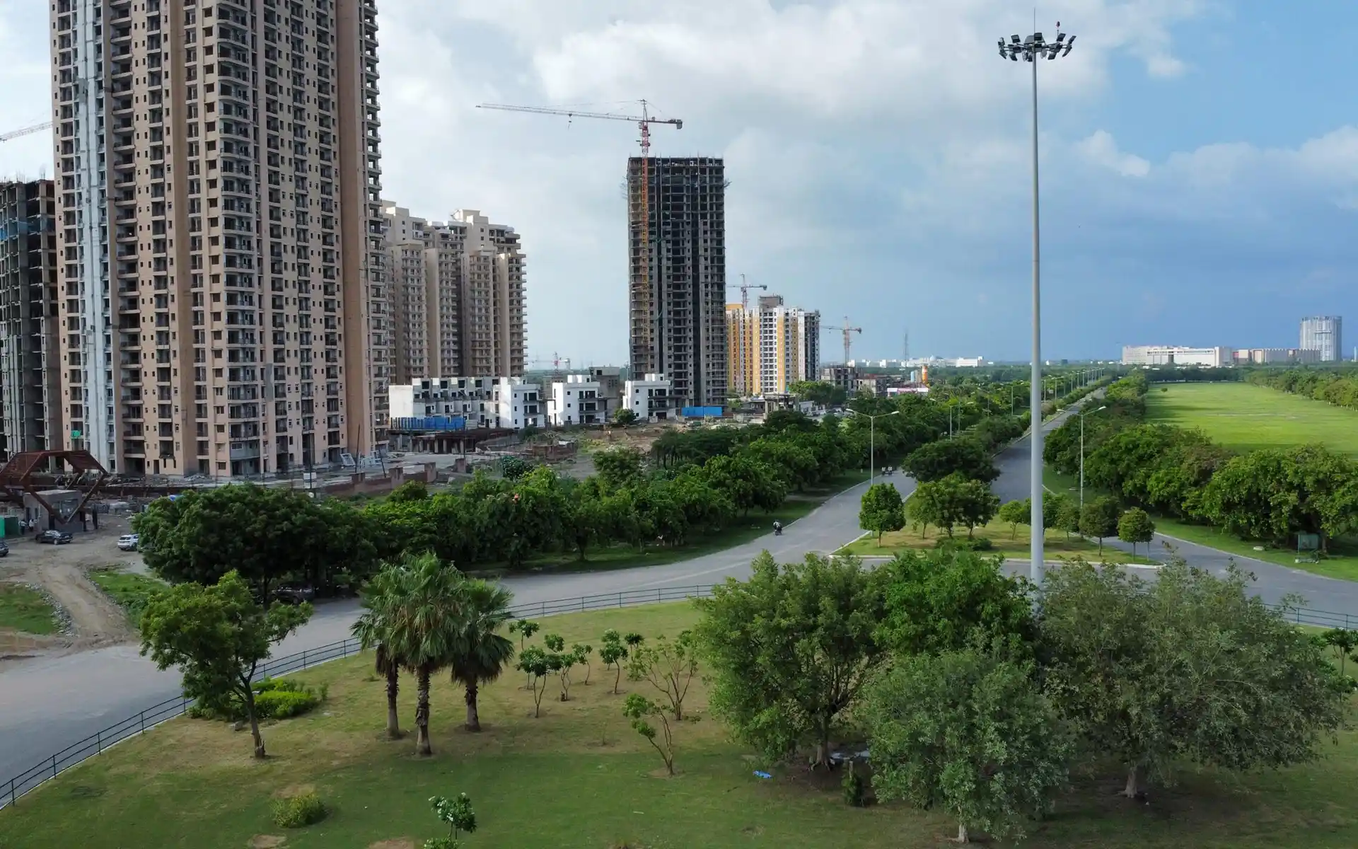 Solitairian City Yamuna Expressway
